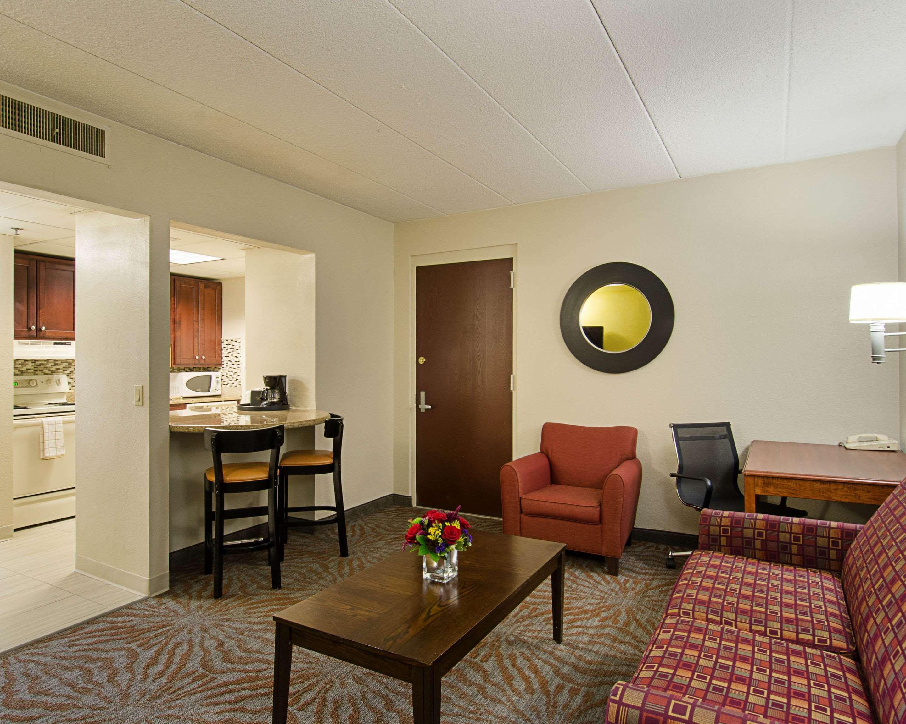 Quality Inn & Suites Worcester Exteriör bild
