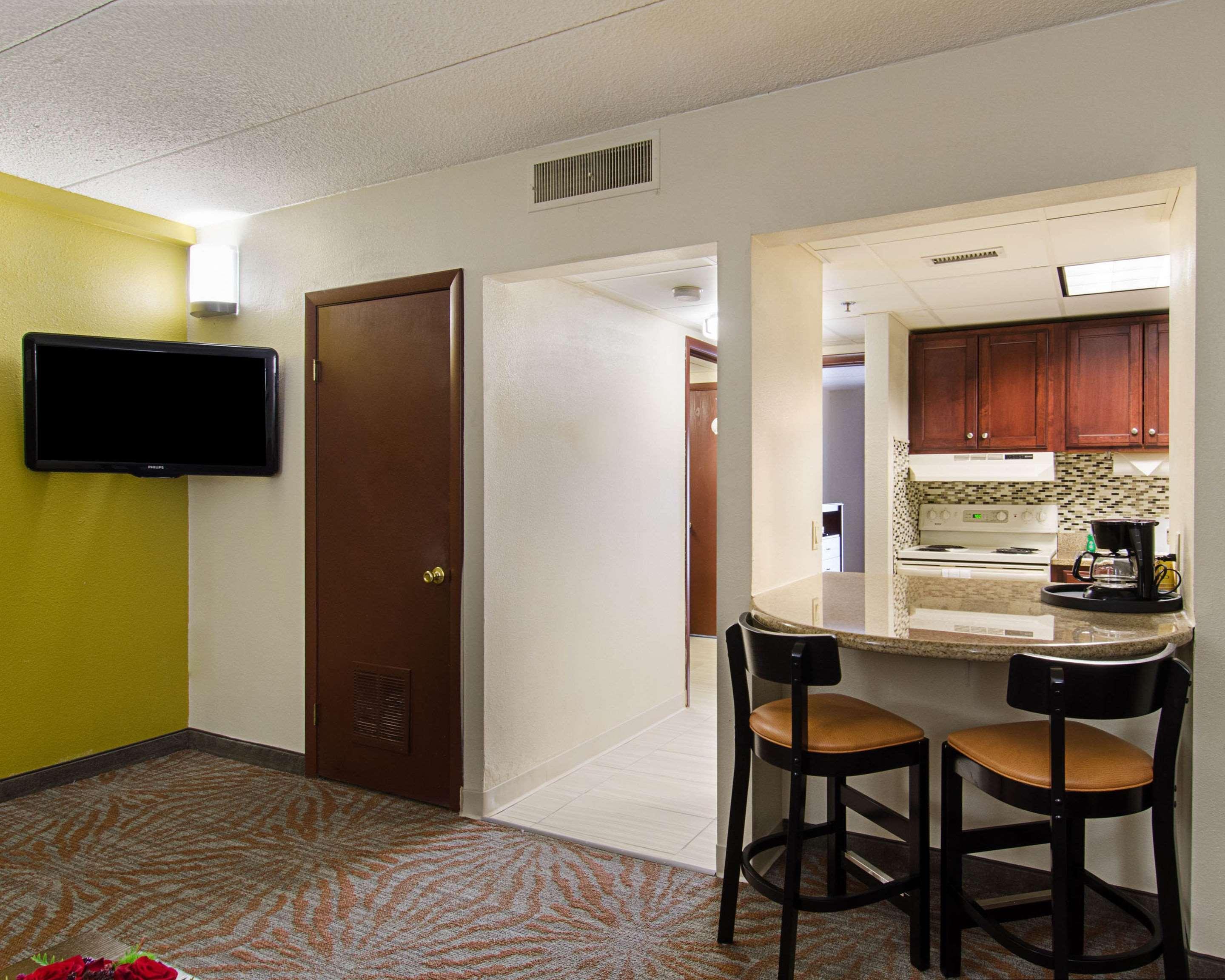 Quality Inn & Suites Worcester Exteriör bild