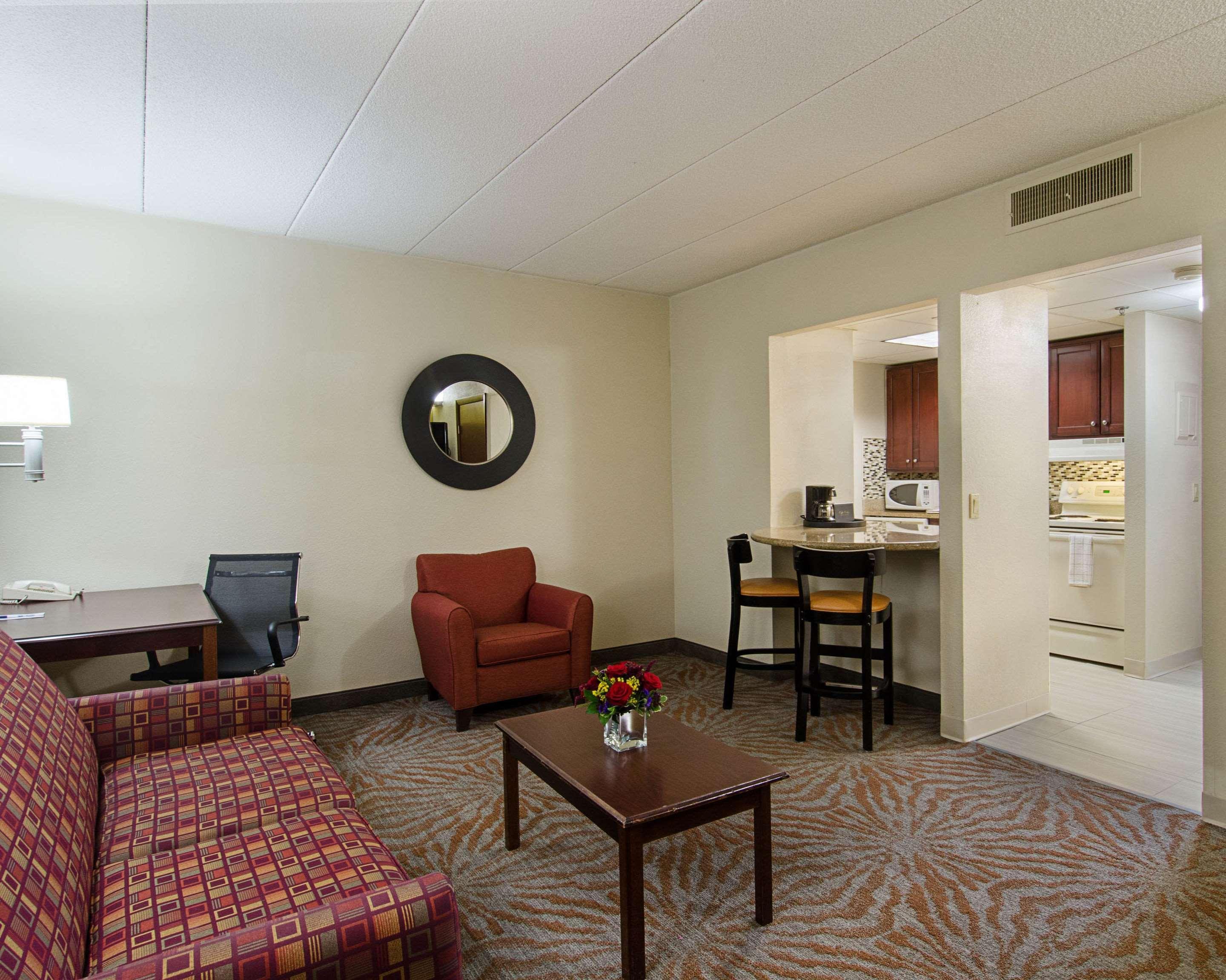 Quality Inn & Suites Worcester Exteriör bild