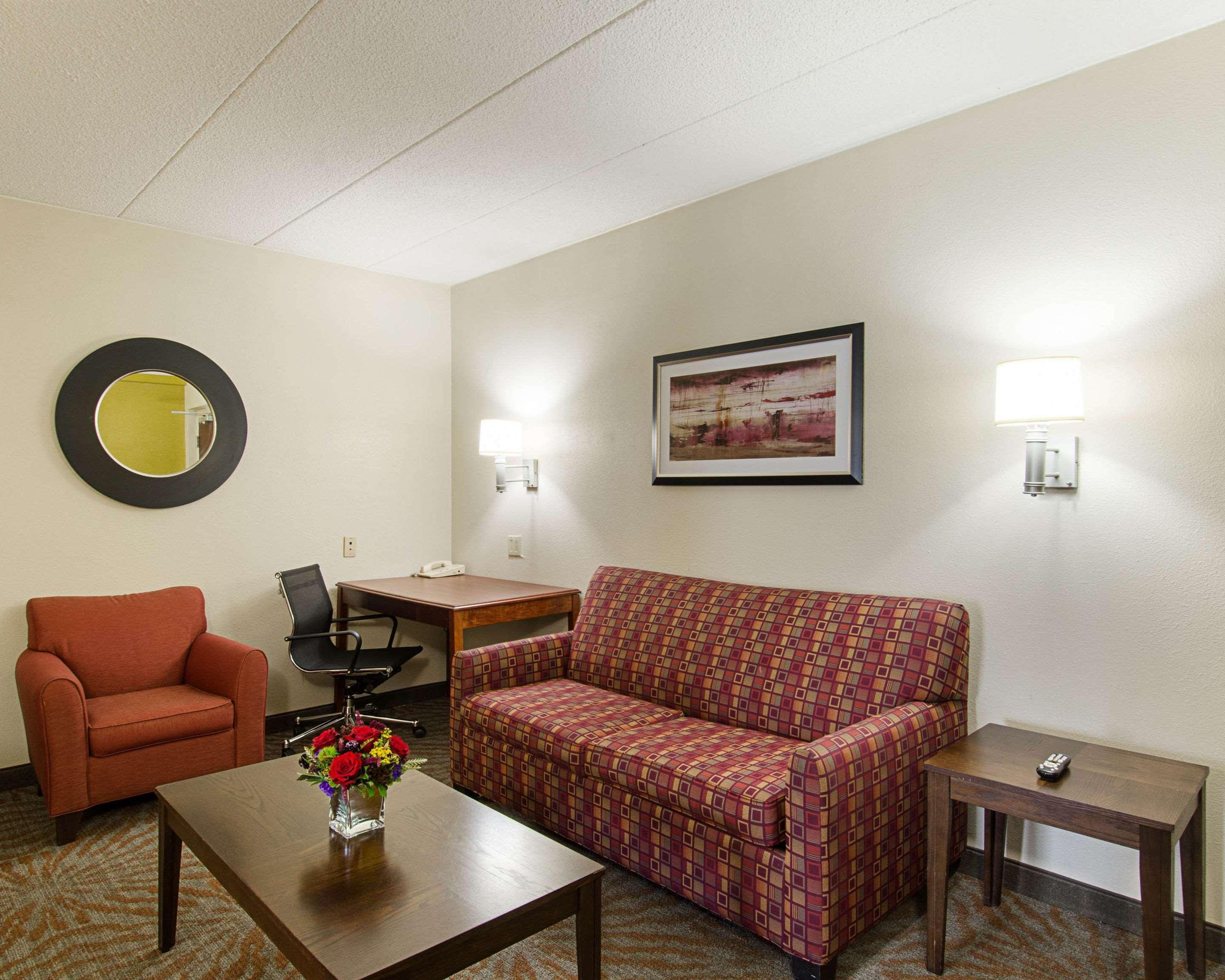 Quality Inn & Suites Worcester Exteriör bild