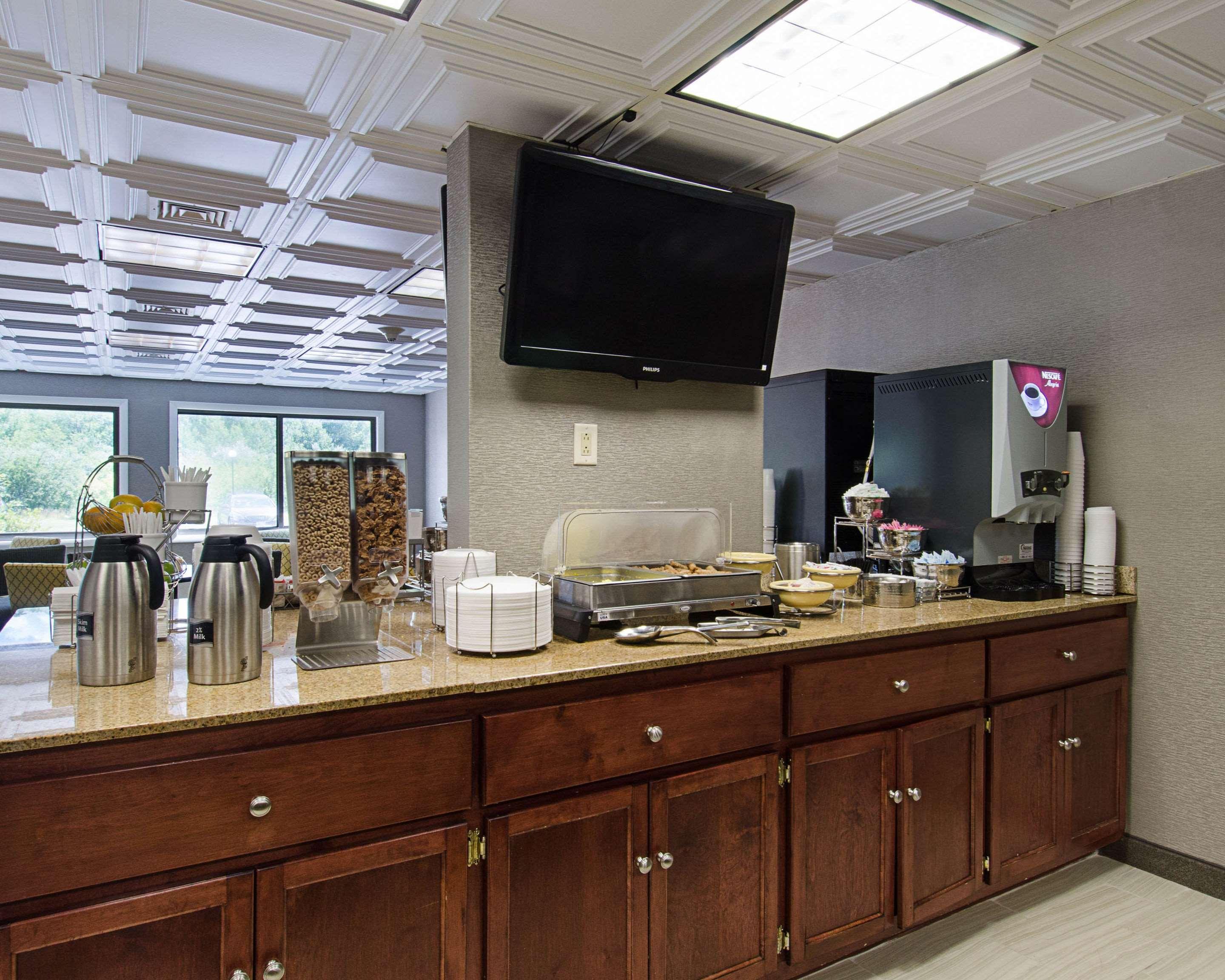 Quality Inn & Suites Worcester Exteriör bild