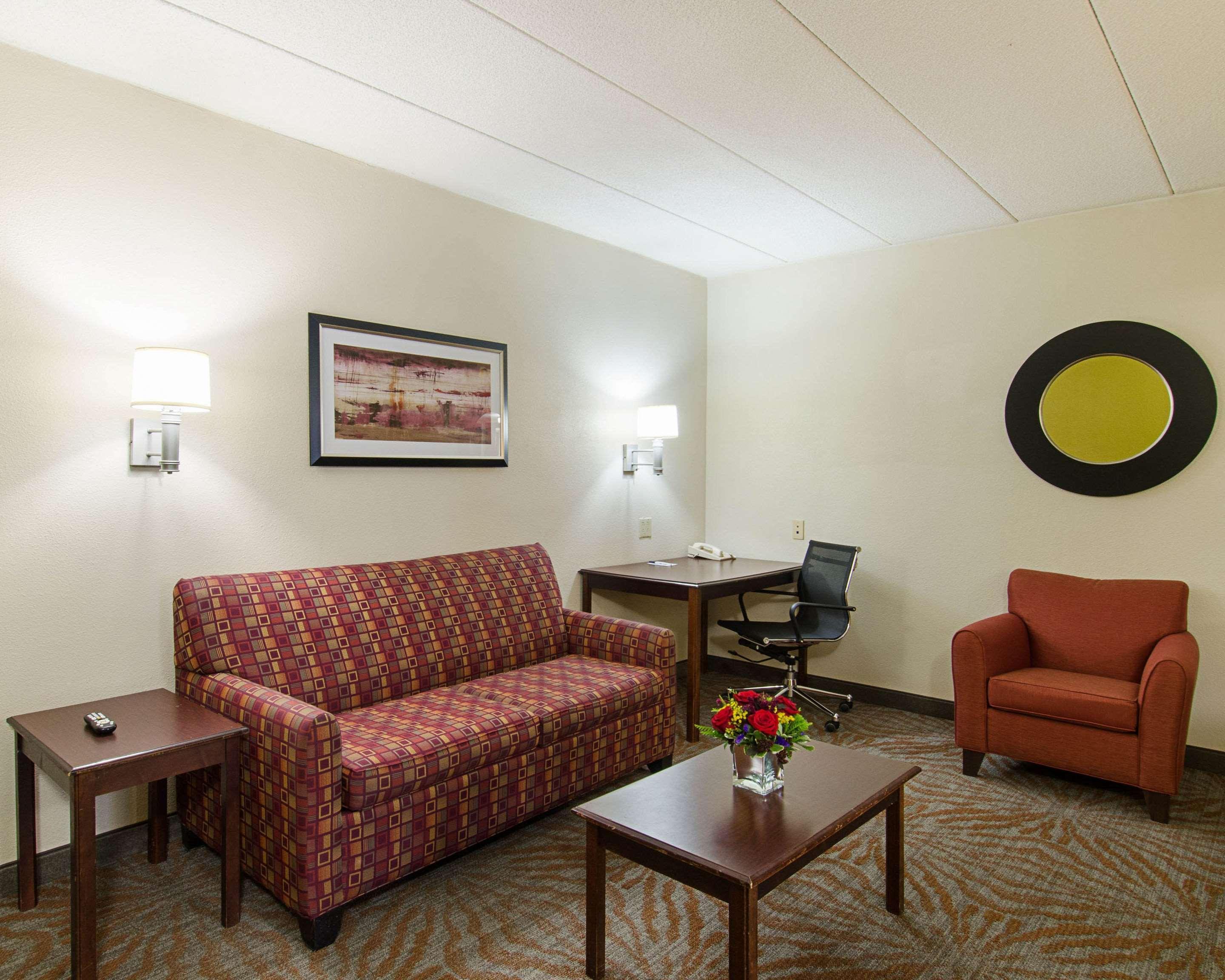 Quality Inn & Suites Worcester Exteriör bild