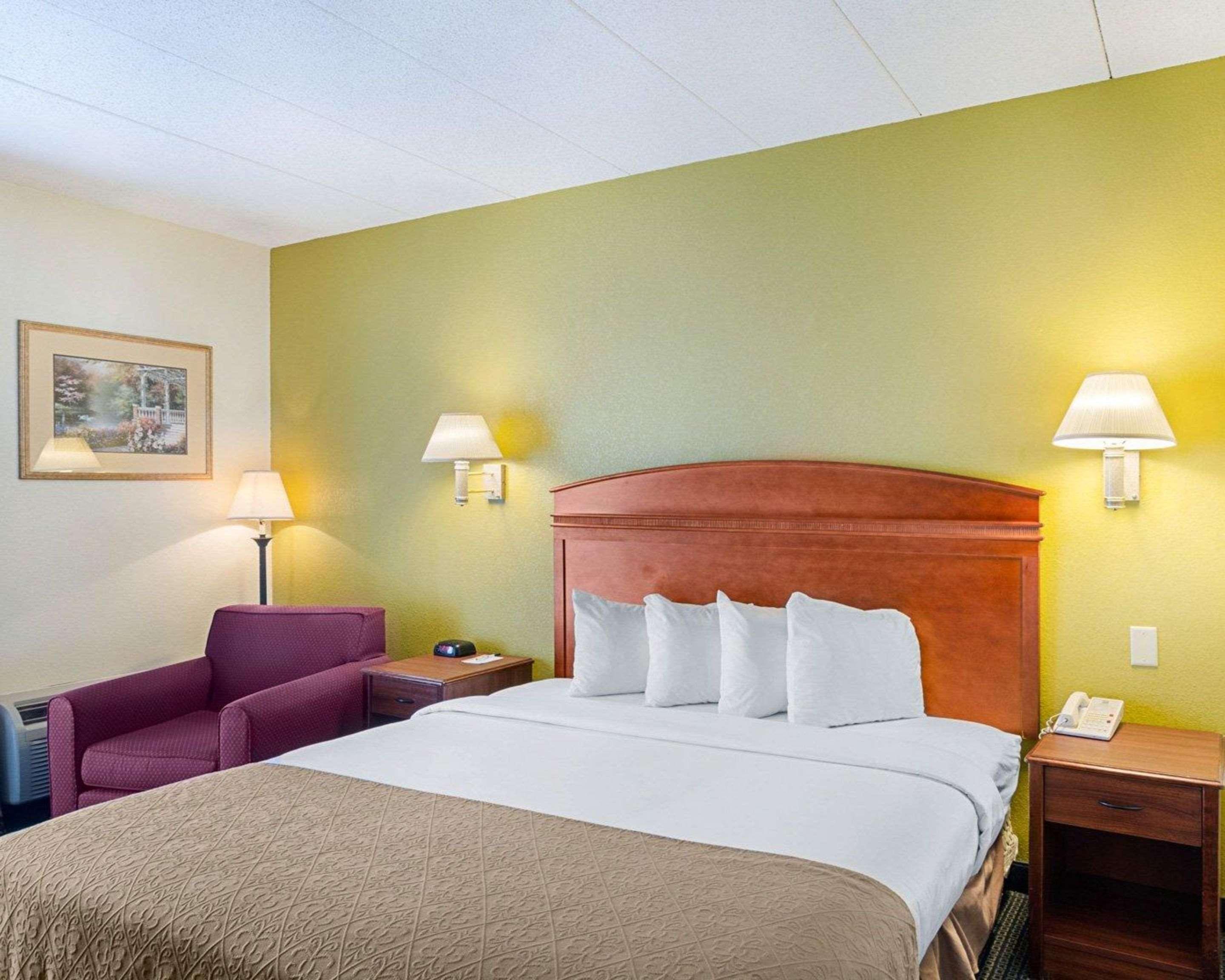 Quality Inn & Suites Worcester Exteriör bild