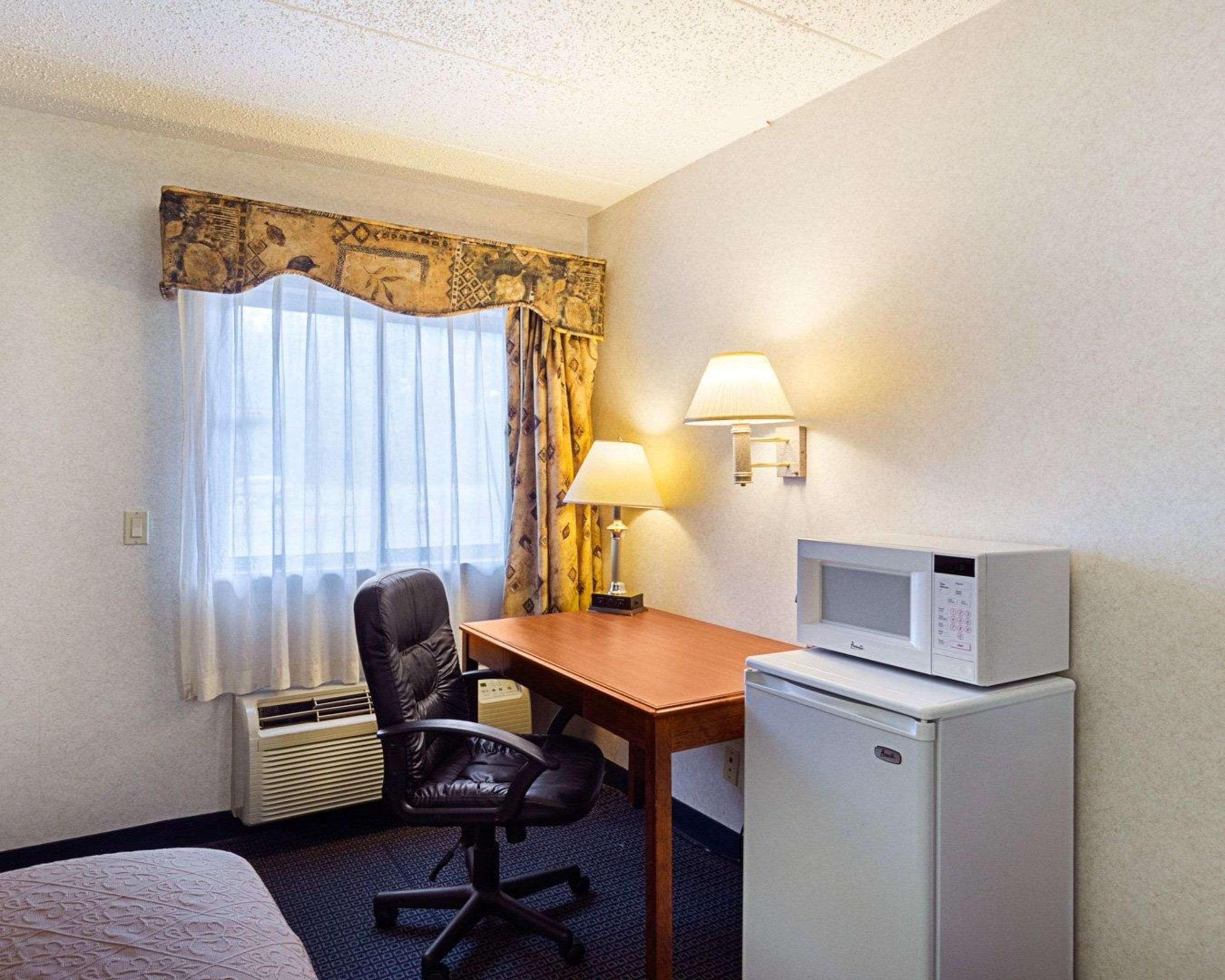 Quality Inn & Suites Worcester Exteriör bild