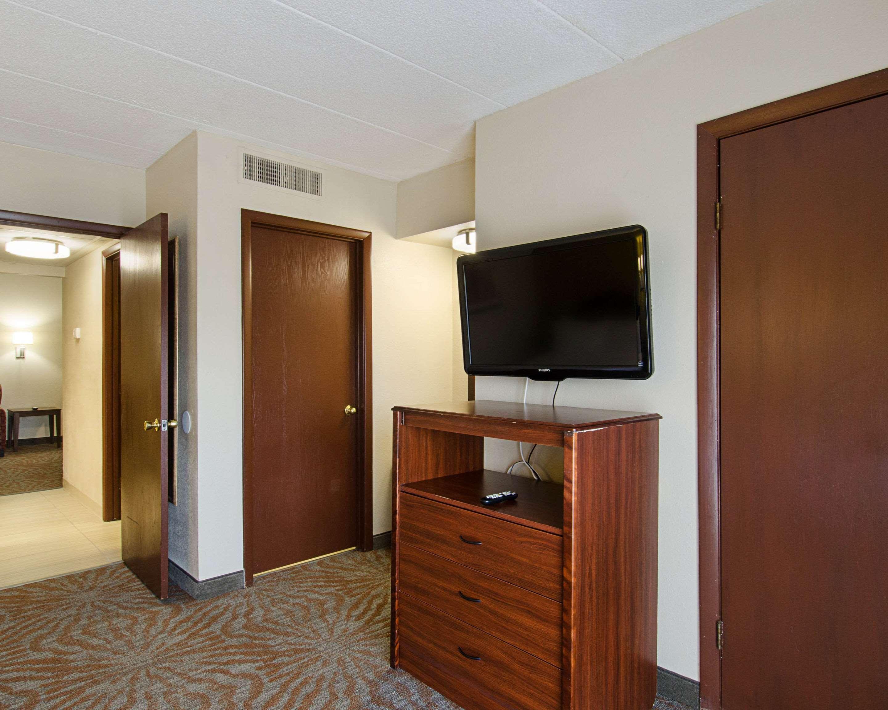 Quality Inn & Suites Worcester Exteriör bild