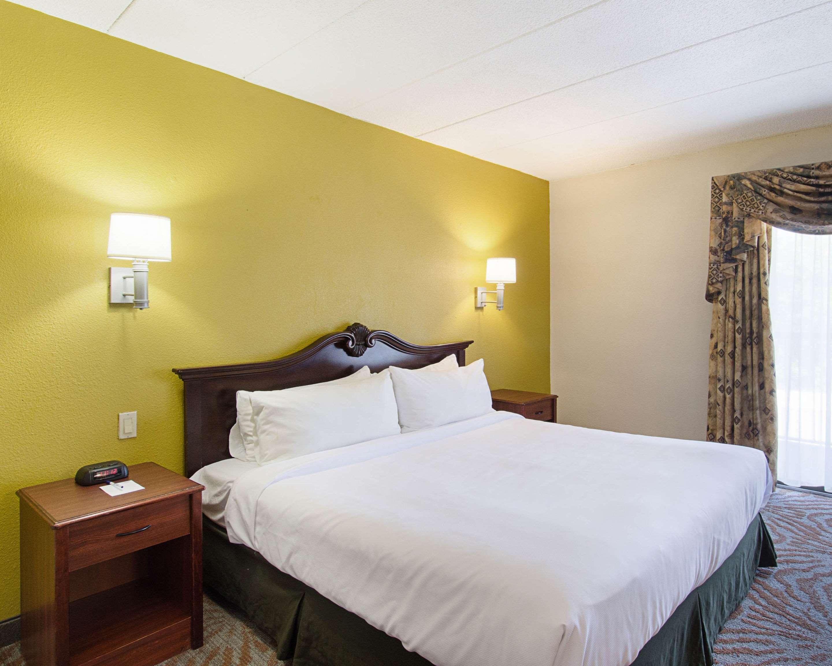 Quality Inn & Suites Worcester Exteriör bild