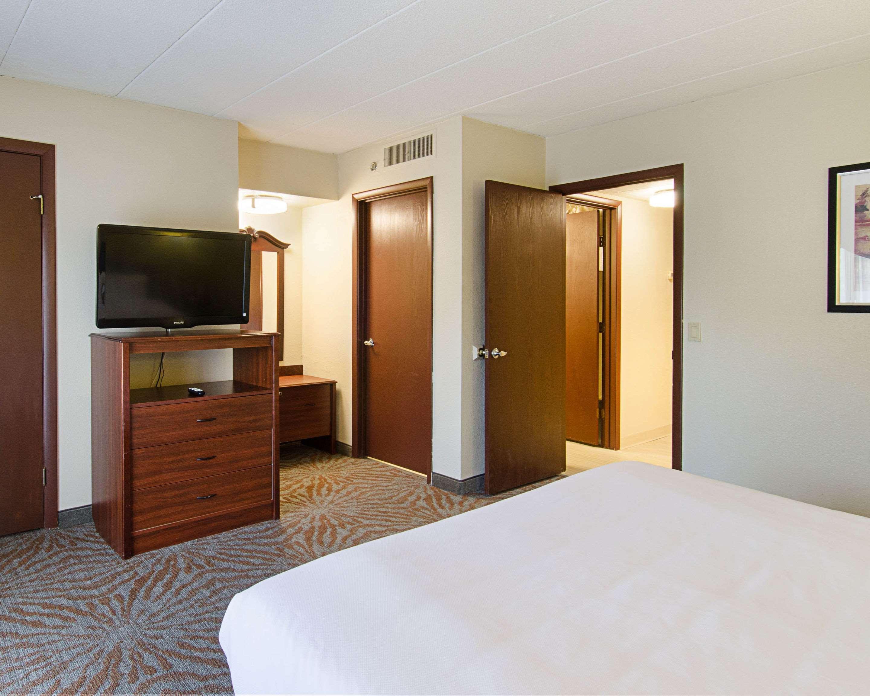 Quality Inn & Suites Worcester Exteriör bild