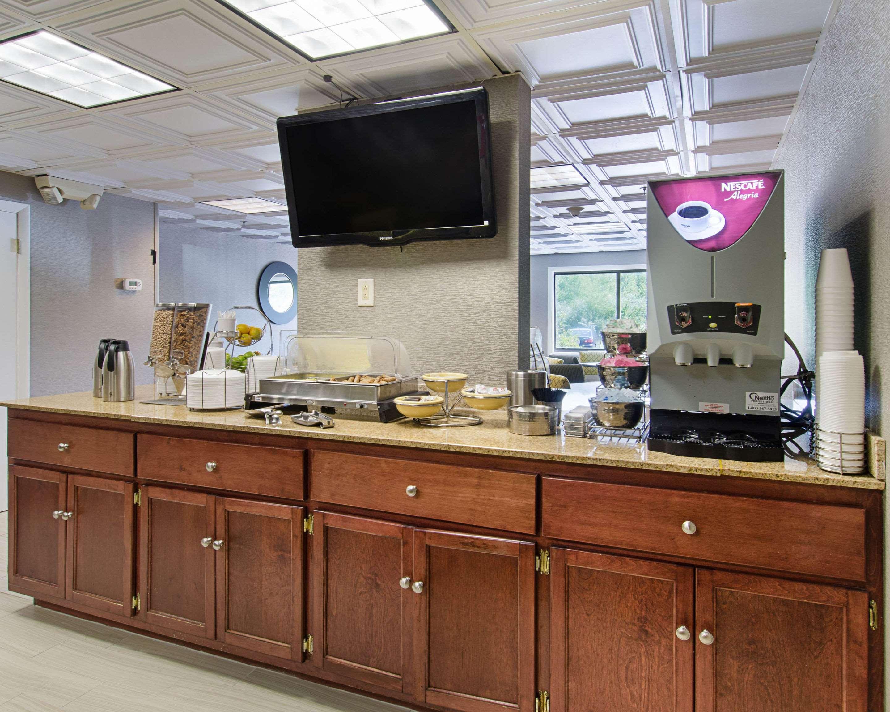 Quality Inn & Suites Worcester Exteriör bild