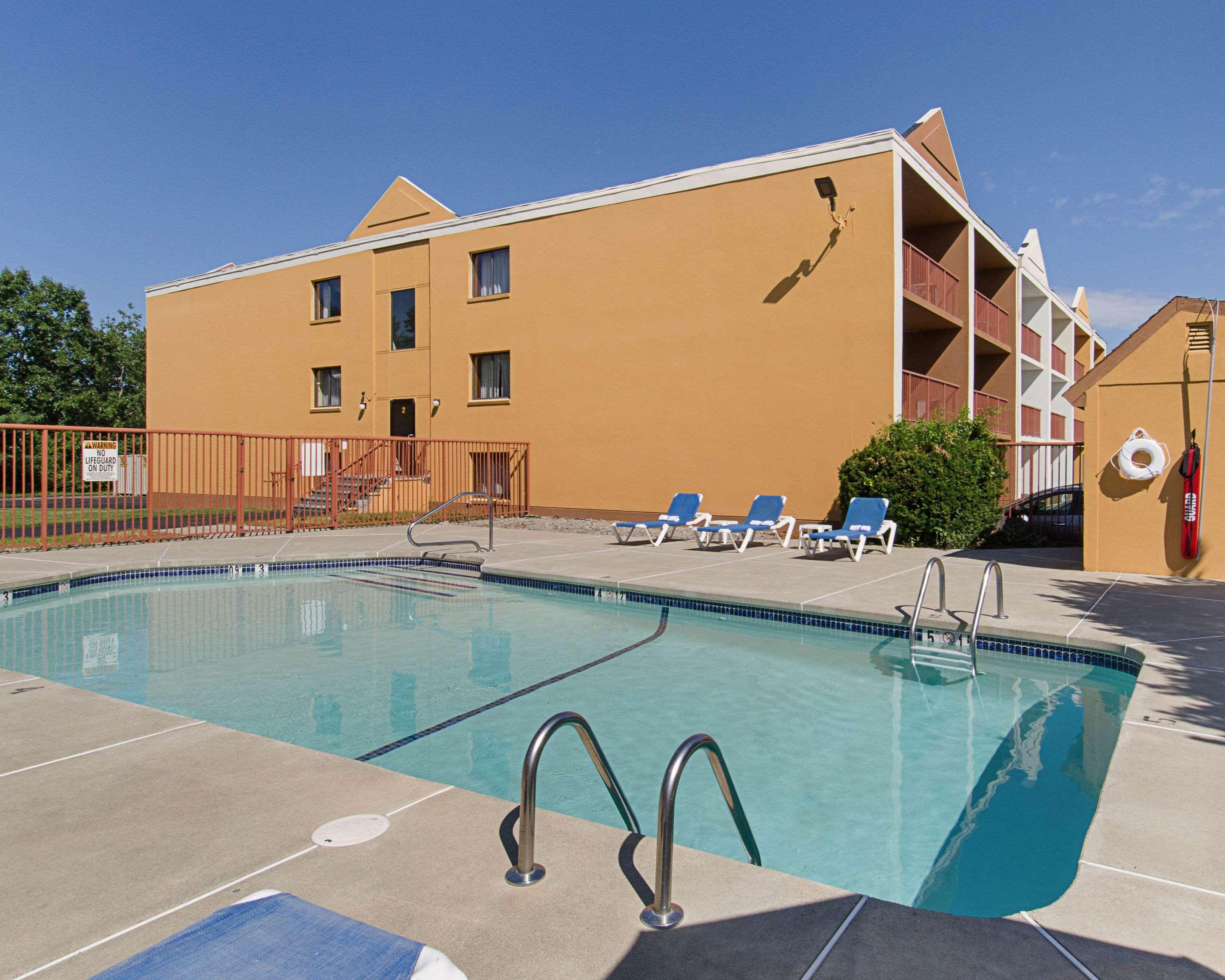 Quality Inn & Suites Worcester Exteriör bild