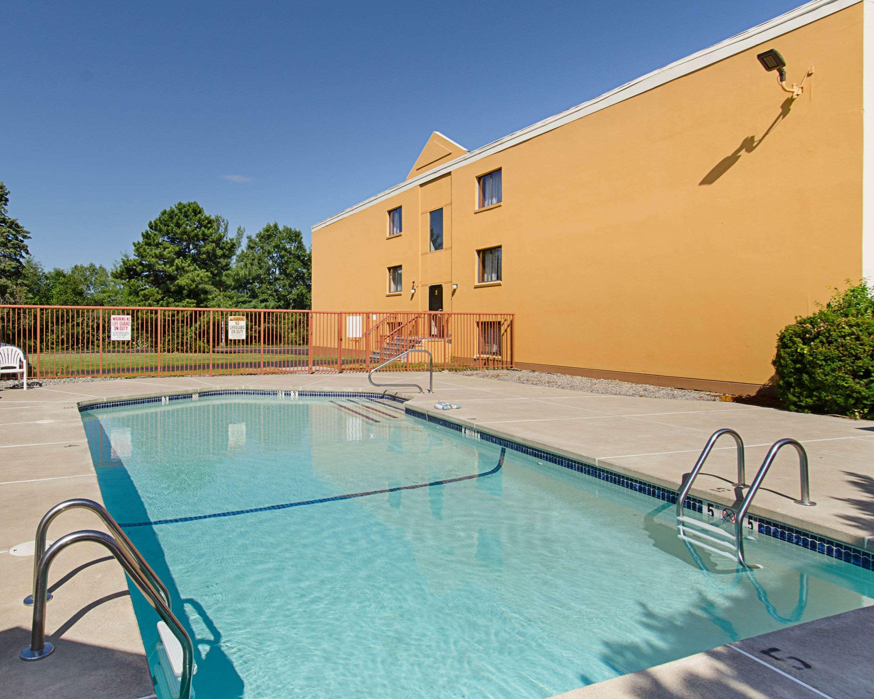 Quality Inn & Suites Worcester Exteriör bild